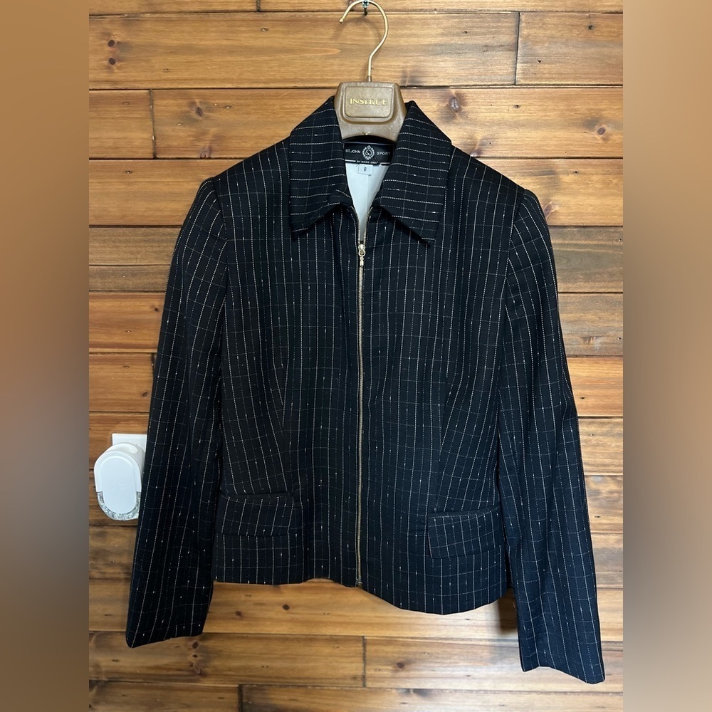St.John sport by Marie Gray woman’s zip up suit jacket size 8 EUC